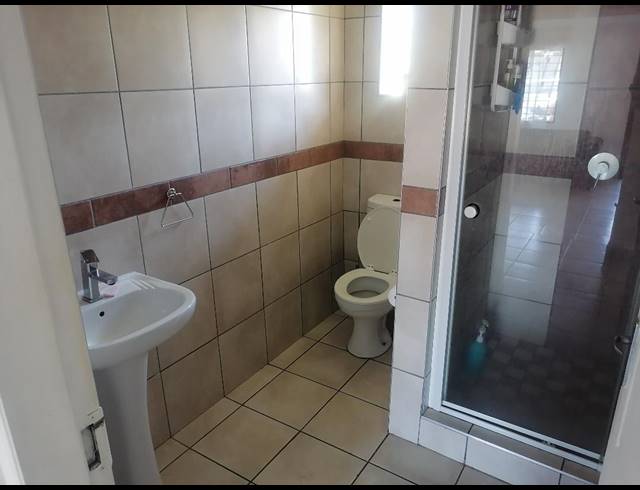 2 bed property to rent in MONDEOR